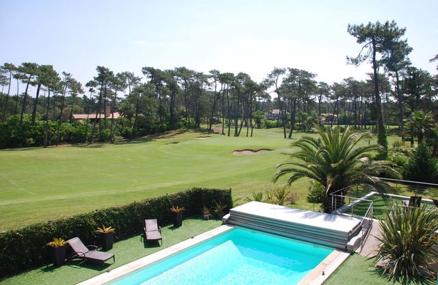 On the Golf of Chiberta, apartment 4 pers ., bright and quiet. Garage. Swimming