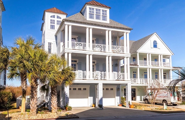 On the Sound 6BR 4.5BA home! Great for large families, 2 living spaces. Hot tub!