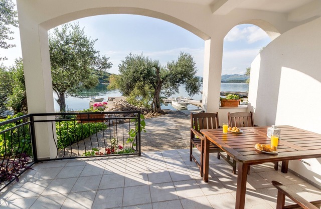 One bedroom apartment near beach Žuronja, Pelješac (A-10134-b)