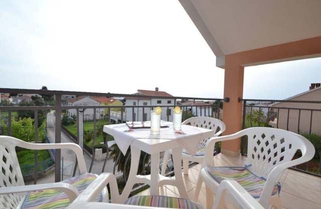 One bedroom apartment with terrace and sea view Sukošan, Zadar (A-17027-b)