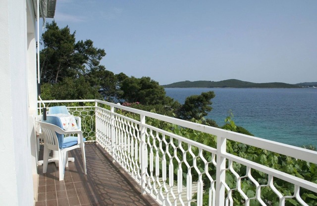 One bedroom apartment near beach Kučište - Perna, Pelješac (A-4544-b)