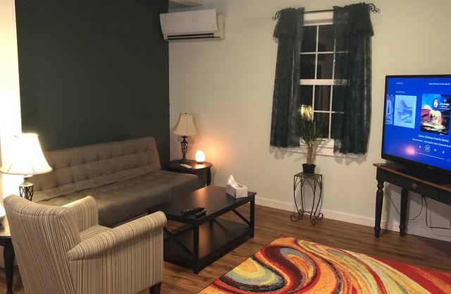 One bedroom apartment sleeps up to 4