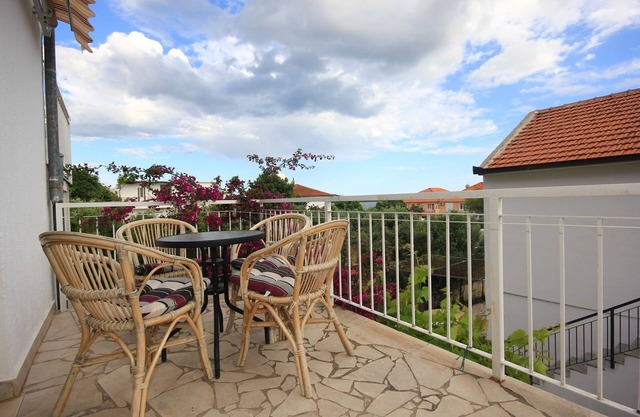 One bedroom apartment with terrace and sea view Kučište - Perna, Pelješac (A-4538-e)