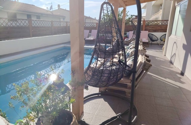One bedroom apartment with balcony and sea view Hvar (A-24484-d)