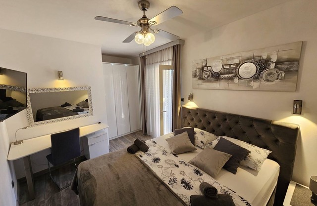 One bedroom apartment with balcony Vis (A-19923-a)