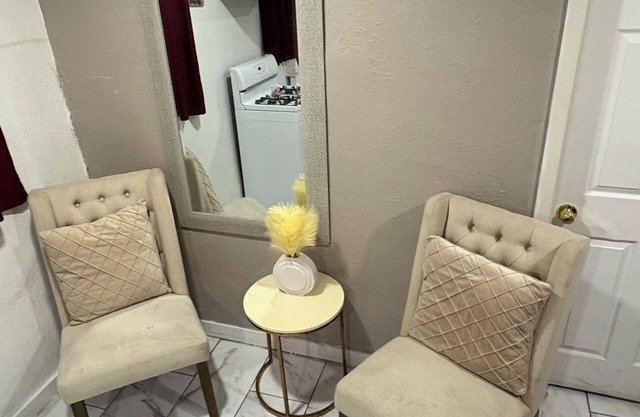 One bedroom-house in south LosAngelesnNear So-Fi Stadium &105 fwy