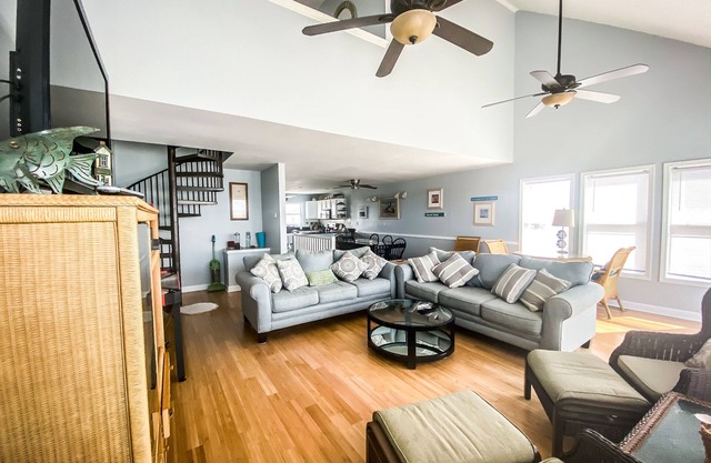 One Of The Largest Houses On The Island W/Direct Ocean Front Access