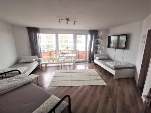 one Room Apartment 15 min to Fair