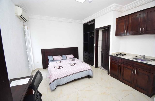 One-room apartment, 5 minutes from the shopping center