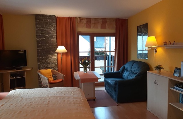 One-room Appartm./ Balcony im Marienberg town center - breakfast. optonal