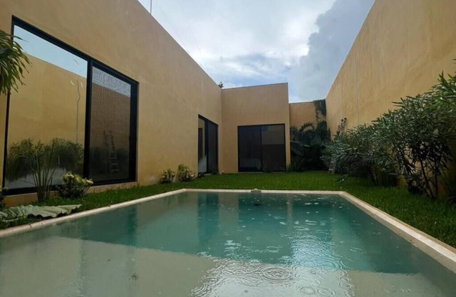 One-story house with ALBERCA