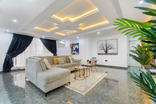 Oniru VI BR 3BA - Spacious, Fast Wifi, Pool, Free Parking