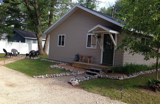 Open All Year * Ausable River Access * Newly Remodeled!
