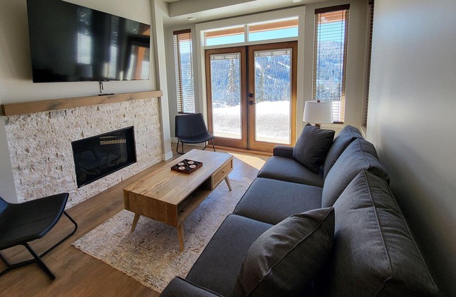 Open Concept, Ski-in/out 2 Bedroom, 2 Bathroom Lower Level Entry Townhome