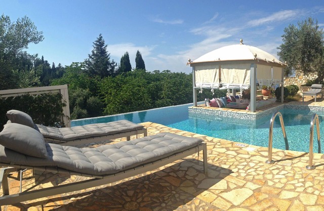 Opera House & Pool - Luxury Apartment Oro, Paxos