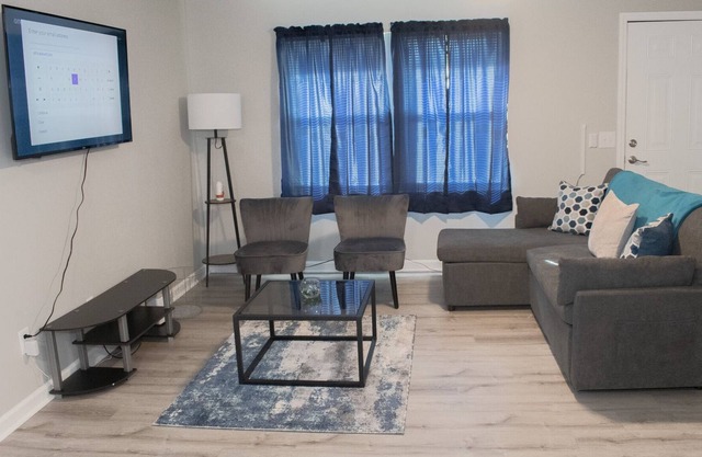 Opuluxe Blue Horizon Hideaway Sleeps 8