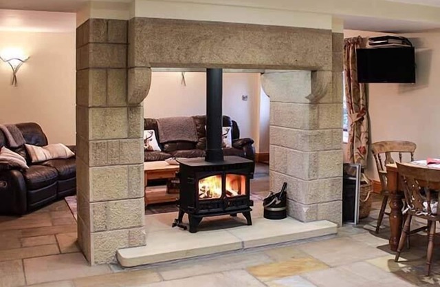 ORCABER COTTAGE, pet friendly, luxury holiday cottage in Austwick