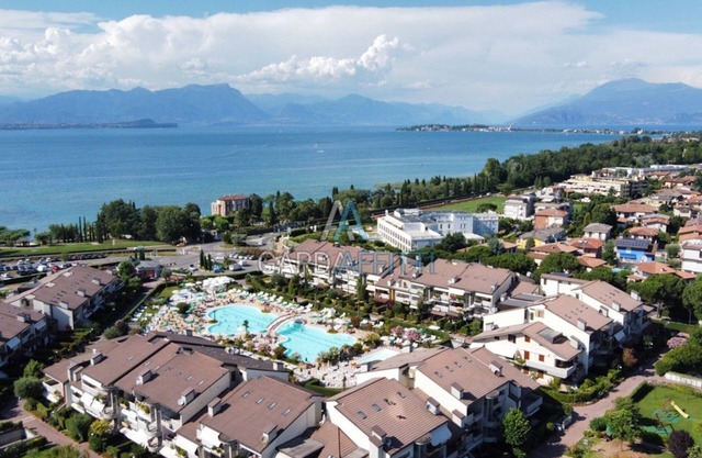 Orchidea Apartment - three pools and a bar 200m from the Lake