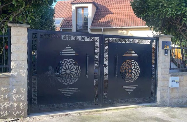 Orly airport, free parking, detached duplex in house