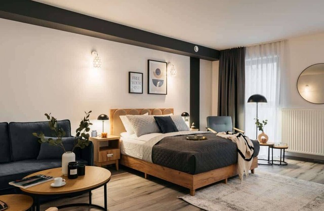 ORSO Studio with king size bed and sofa