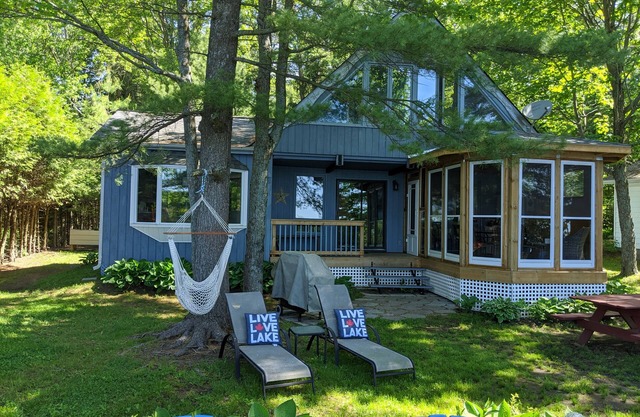 Our 4 bedroom 2 Bathroom Lakefront Cottage in the Heart of Muskoka