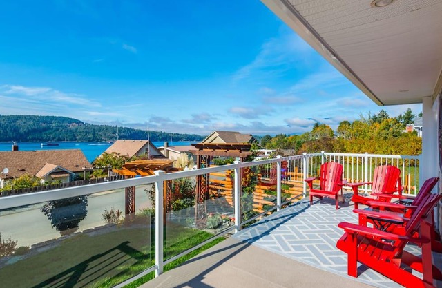 Outdoor Lovers Aerie- Superb view of Alberni Inlet & Harbour.