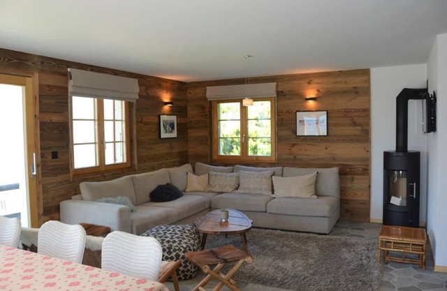 Outside : spacious 3-storey chalet, for 8 person, nice panoramic view, 2 minutes walk to the bus sto