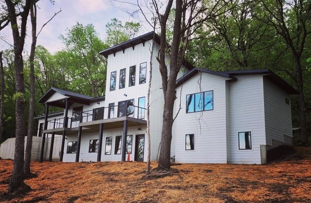 Over 3600 sqft house in gorgeous Decorah, Iowa!