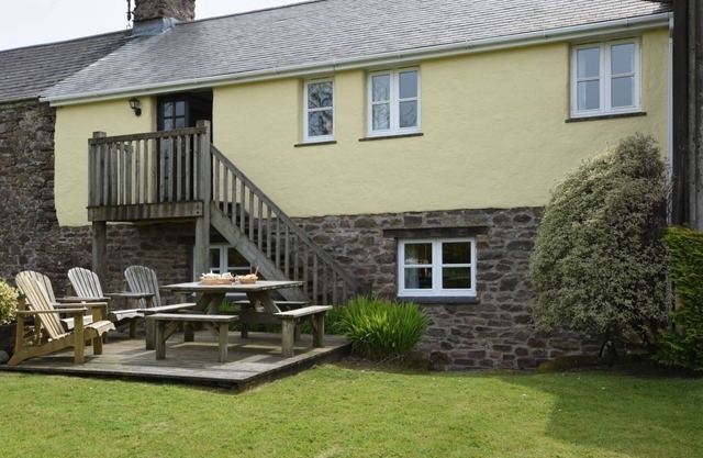 OWLS ROOST, family friendly, with hot tub in Combe Martin