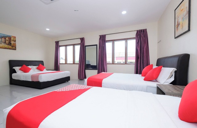 OYO 1104 Q Hotel