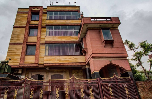 OYO 12849 Hotel Grand Akshay