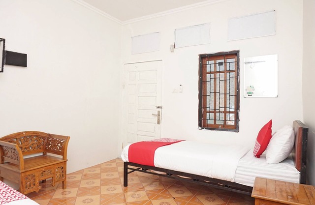 OYO 2410 Intan Hotel