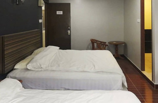 OYO 90248 Kapitan Inn
