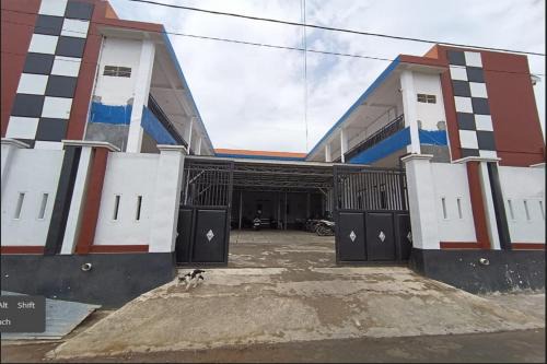OYO 93774 Khaira Kos Dan PenginapanNearYani Heahlerr