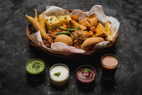 OYO Hotel Fabulous Inn Near Pvr Ansal Plaza Greater Noida