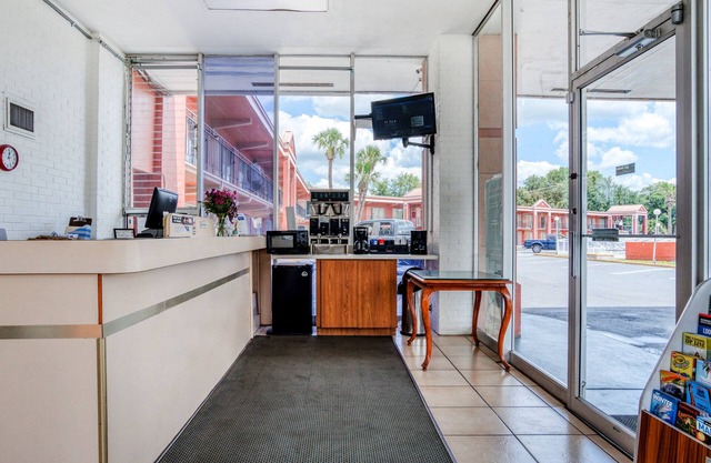 OYO Hotel Mustang Silverspring FL