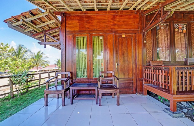 OYO Life 91201 Larasati Homestay Pantai Klayar