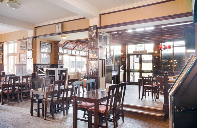 OYO The Green Man Pub and Hotel