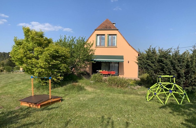 Périgord Retreat: 4-bedroom house, terrace, garden, pets welcome, near Sarlat