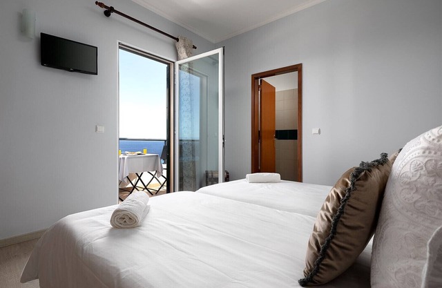 Pérola Views Inn - Suite by Madeira Sun Travel