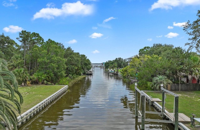 Pachs Crab Shack - Charming Waterfront 3 bed 1.5 bath House with a Dock