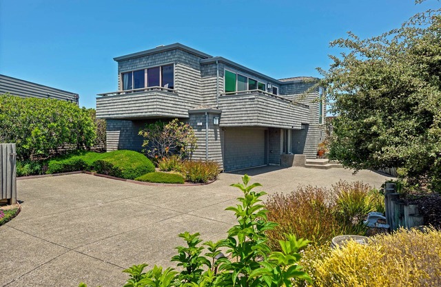 Pacific Breeze - Great family home, nice views, newly remodeled.