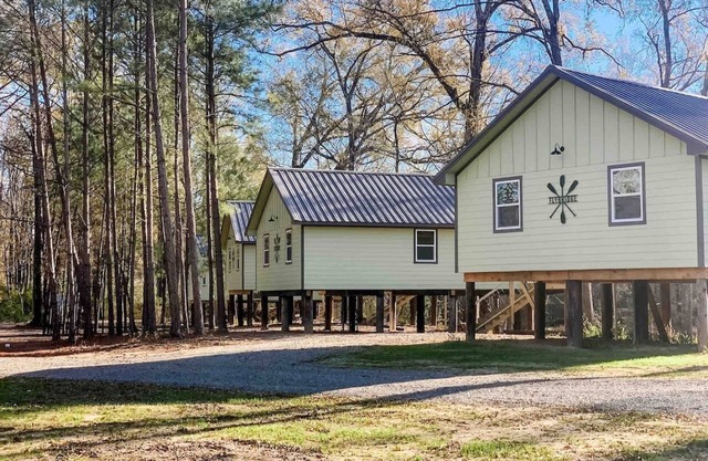 Paddlewhack Cabin 2 - FlyBridge