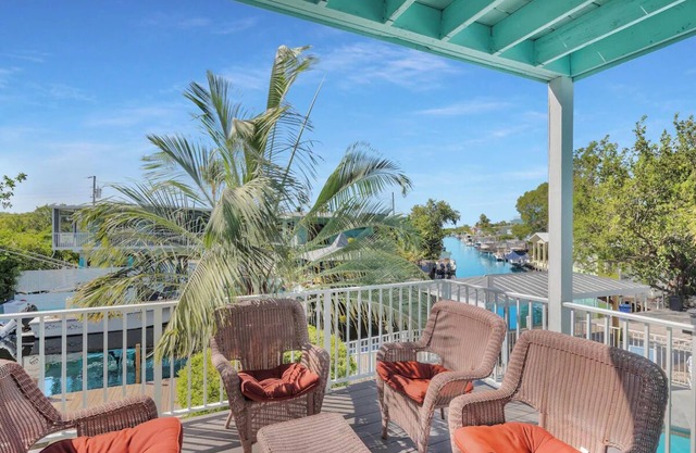 Pair of 3BR Townhouse w/Full Kitchen, Balconies, Pool & Resort Amenities!