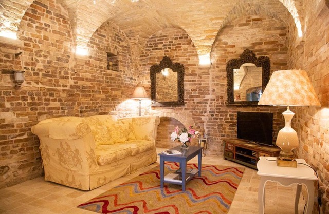 Palazzo Scarsini Apartment-14th century vaults - beautiful, unique and luxurious