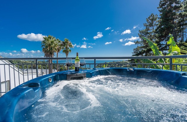 Palm Beach Cottage with Private SpaPool, Air-con and Wifi