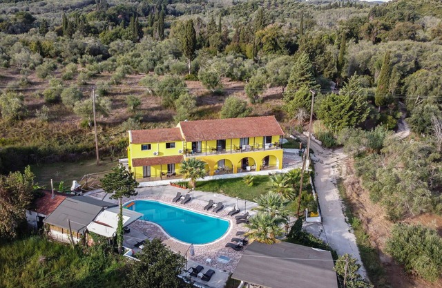 Palmyra Studios in the Kavos,650m. beach,Wi-Fi, balcony,garden, an outdoor pool.
