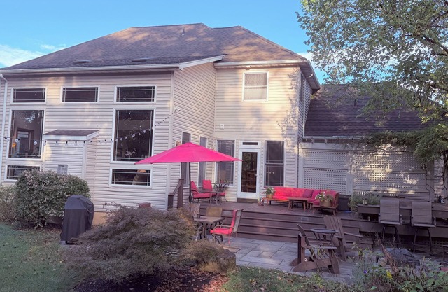 Pamper Yourself In Luxury 1 & 1/2 Miles From All The Action