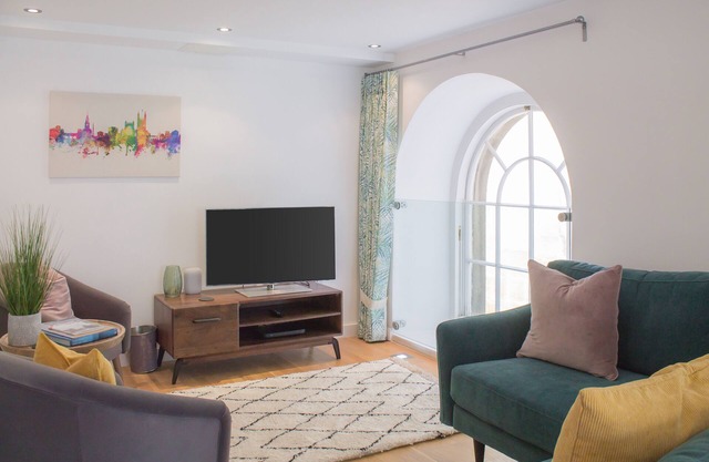 Panda Sanctuaries, Kensington Chapel Apartment
