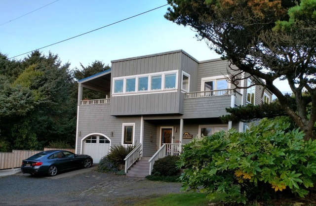 Panoramic Ocean View, less than 2 minute walk to beach - with hot tub